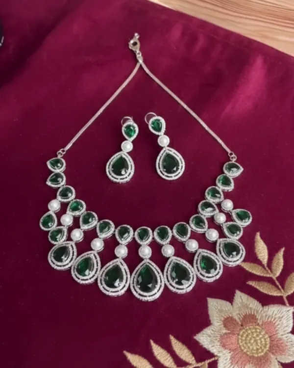 Green_Brass_Necklace_Set_For_Women